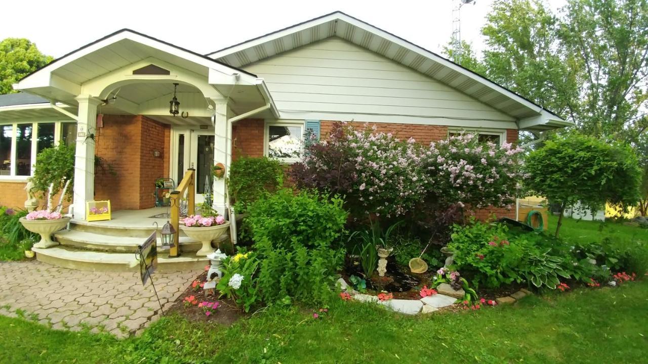 Merlot Sunset The Best Bed And Breakfast In Rideau Lakes Portland Exterior photo