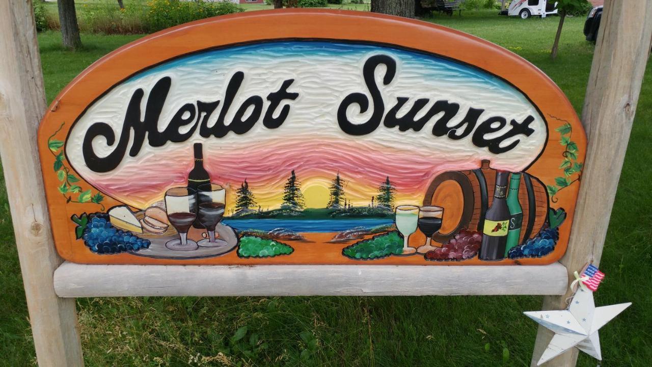 Merlot Sunset The Best Bed And Breakfast In Rideau Lakes Portland Exterior photo